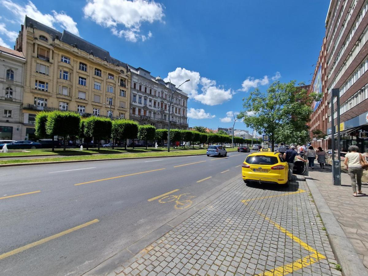 Central Point Budapest Kültér fotó