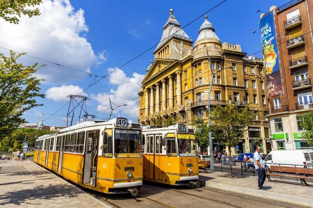 Central Point Budapest Kültér fotó