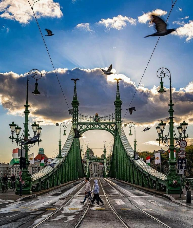 Central Point Budapest Kültér fotó
