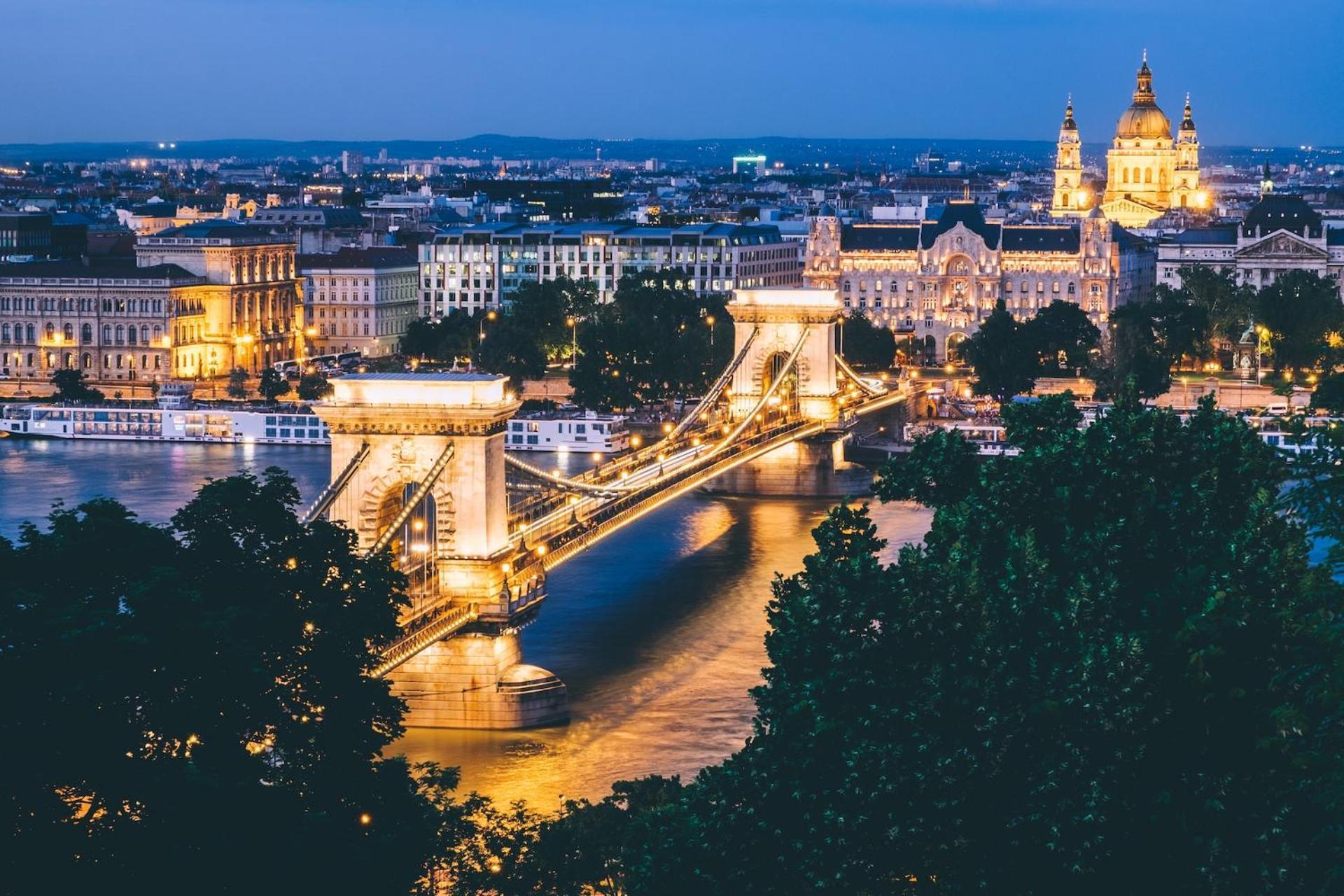 Central Point Budapest Kültér fotó